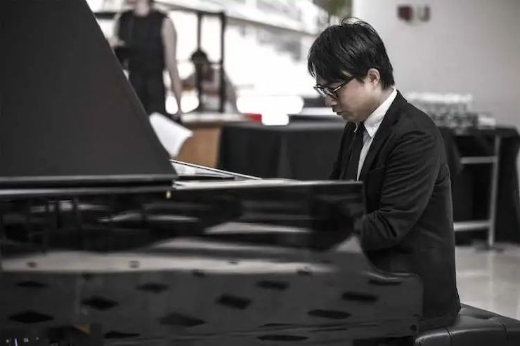 宋思衡的“宅抗疫” | 挑战主播、筹集口罩、闭关作曲，这位取消了20场演出的钢琴家原来这么忙！