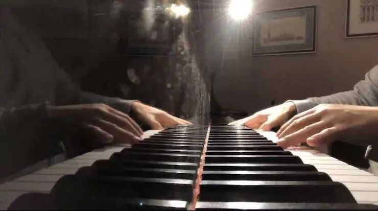 宋思衡的“宅抗疫” | 挑战主播、筹集口罩、闭关作曲，这位取消了20场演出的钢琴家原来这么忙！