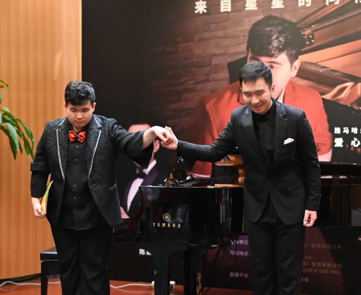 音乐双子星，点亮冬日激情！——J9九游会未来艺术家刘明康爱心公益音乐沙龙